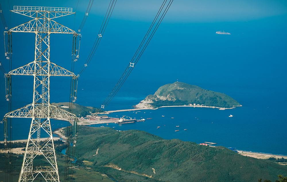 Đường dây 500kV mạch 3 Vũng Áng-Quảng Trạch-Dốc Sỏi-Pleiku 2 vừa được hoàn thành và đóng điện.