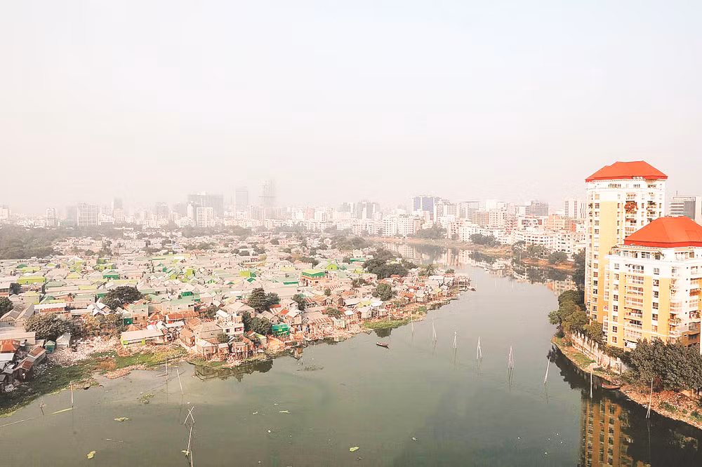 Khu ổ chuột Korail ở Dhaka. Ảnh: KAZI SALAHUDDIN RAZU/GETTY IMAGES