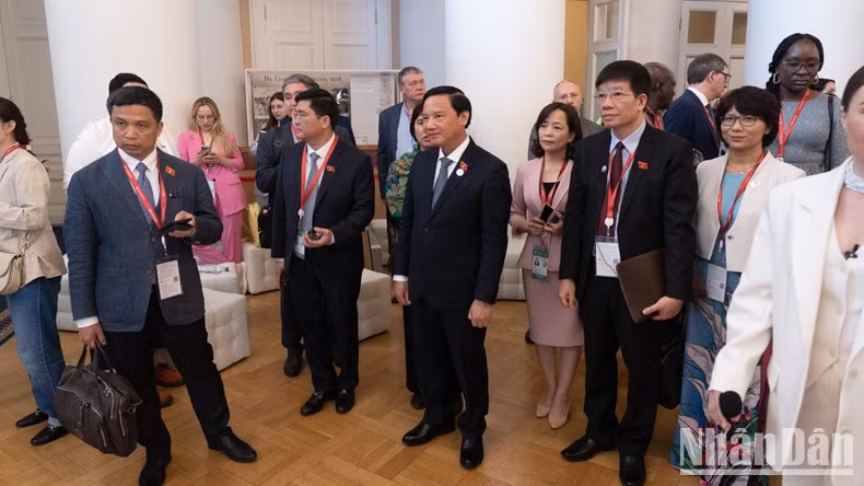 Đoàn đại biểu Quốc hội Việt Nam tại Lễ khai mạc Đại hội Sinh thái quốc tế Nevsky lần thứ 10. (Ảnh: THANH THỂ)