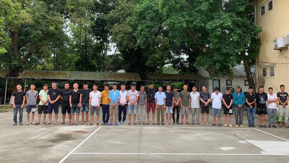 Các đối tượng tham gia đá gà ăn tiền tại Cơ quan Cảnh sát điều tra Công an tỉnh Tuyên Quang.