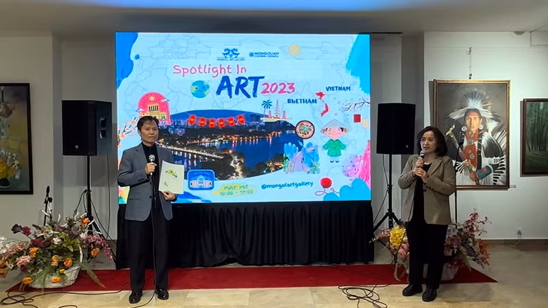 Đại sứ Việt Nam tại Mông Cổ Doãn Khánh Tâm phát biểu ý kiến tại sự kiện. 