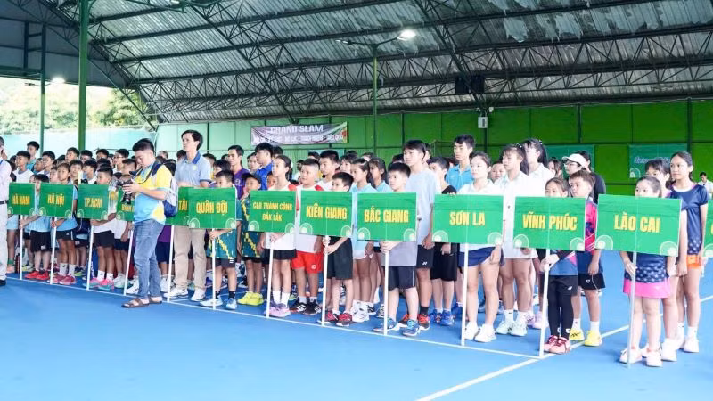 Hơn 400 vận động viên đến từ 17 đơn vị, địa phương trên cả nước tham dự giải.