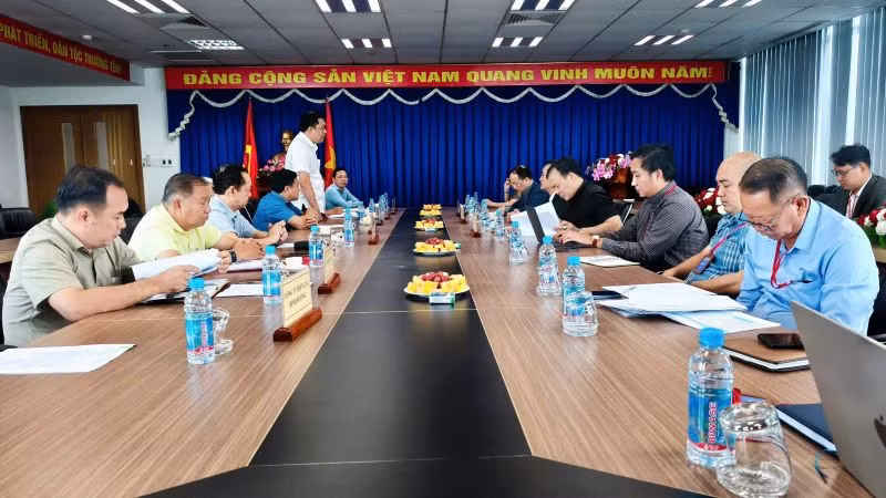 Toàn cảnh buổi làm việc.