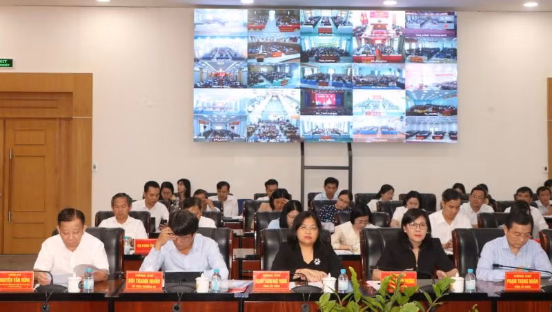 Các đại biểu dự hội nghị.