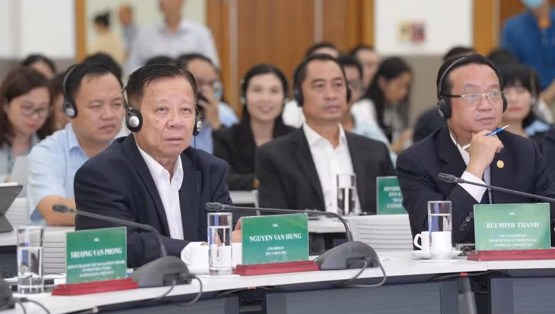 Lãnh đạo Ủy ban nhân dân tỉnh Bình Dương và lãnh đạo Tổng Công ty Becamex IDC tại hội thảo. Lãnh đạo Ủy ban nhân dân tỉnh Bình Dương và lãnh đạo Tổng Công ty Becamex IDC tại hội thảo.