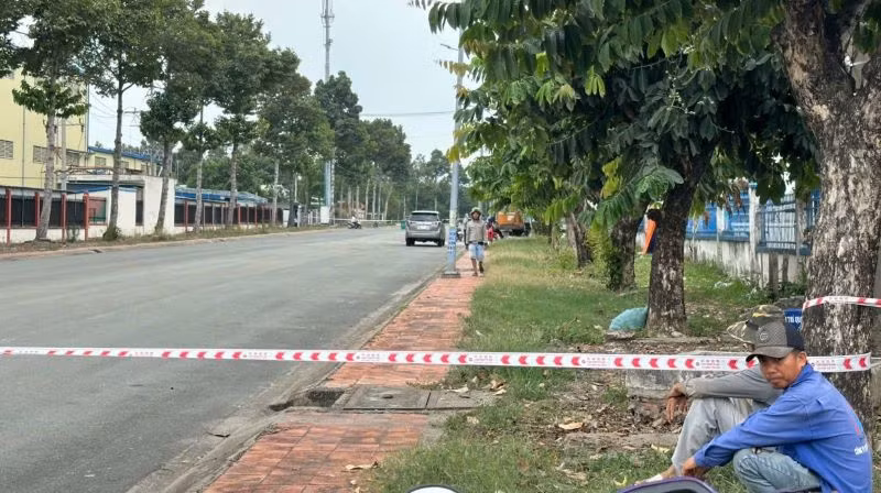 Hiện trường nơi công ty xảy ra tai nạn bị phong tỏa để điều tra. 