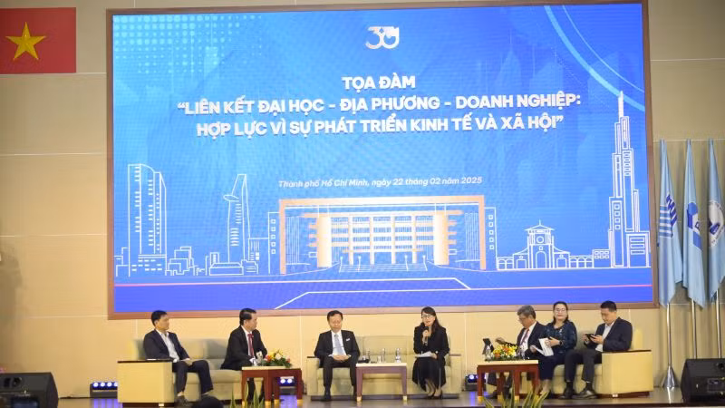 Tọa đàm “Liên kết Đại học-Địa phương-Doanh nghiệp: Hợp lực vì sự phát triển kinh tế và xã hội”.