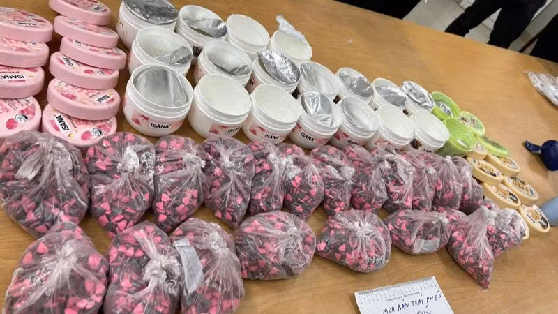 Số lượng lớn ma túy mà đối tượng Đoàn Vũ Anh Hoàng đang vận chuyển bị bắt quả tang.