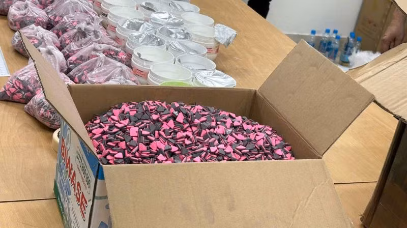 Ma túy được đựng trong các túi bánh kẹo, chai đựng mỹ phẩm.