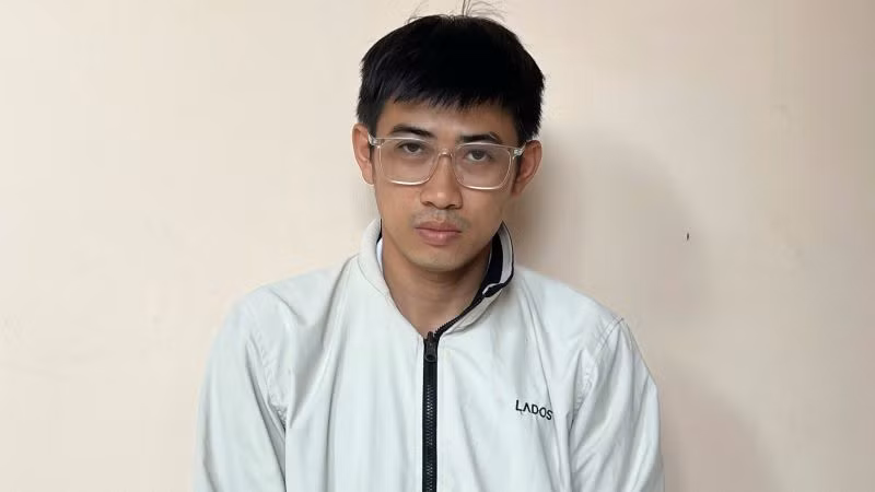 Phạm Thành Nhẫn bị khởi tố, bắt tạm giam để điều tra, làm rõ hành vi lừa đảo chiếm đoạt tài sản. Phạm Thành Nhẫn bị khởi tố, bắt tạm giam để điều tra, làm rõ hành vi lừa đảo chiếm đoạt tài sản.