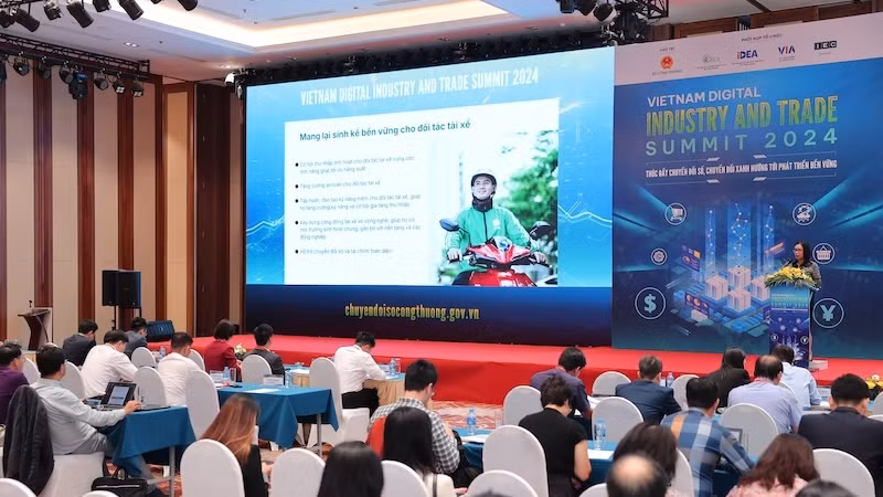 Toàn cảnh diễn đàn.