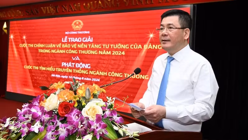 Bộ trưởng Nguyễn Hồng Diên phát biểu tại buổi lễ.