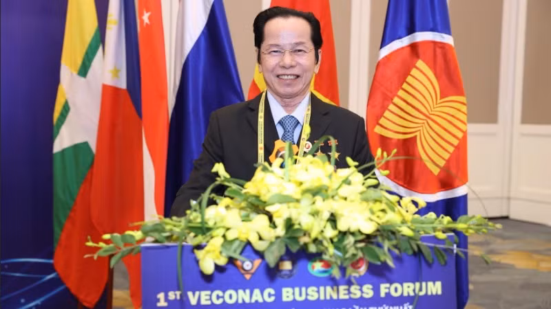 Anh hùng lao động Lê Văn Kiểm, Phó Chủ tịch Hội Cựu chiến binh Việt Nam phát biểu tại diễn đàn.
