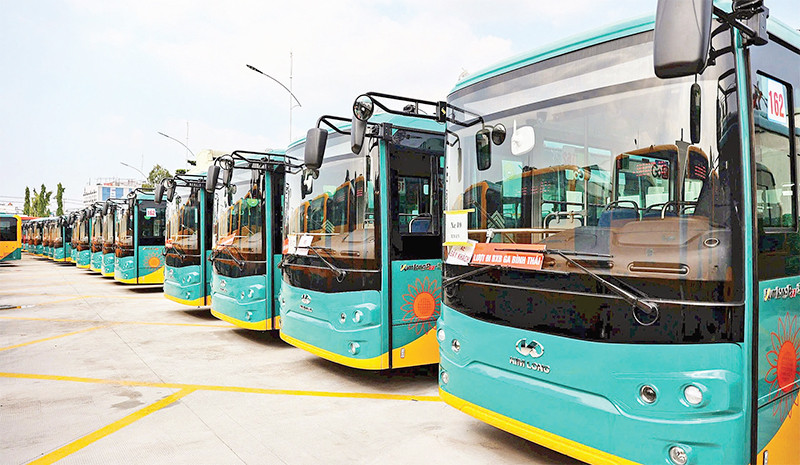 Theo lộ trình Thành phố Hồ Chí Minh xây dựng, với các tuyến xe buýt mở mới từ năm 2025 trở đi, 100% số phương tiện phải sử dụng điện, năng lượng xanh.