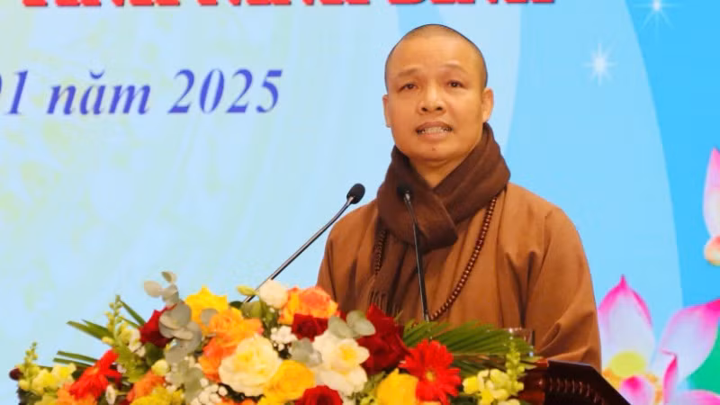 Thượng toạ Thích Minh Quang, Ủy viên thư ký Hội đồng trị sự, Giáo hội Phật giáo Việt Nam, Trưởng ban Trị sự Giáo hội Phật giáo Việt Nam tỉnh Ninh Bình phát biểu tại buổi gặp mặt.