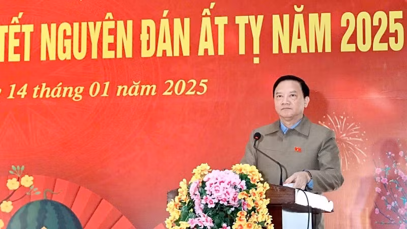 Đồng chí Phó Chủ tịch Quốc hội Nguyễn Khắc Định phát biểu tại chương trình.