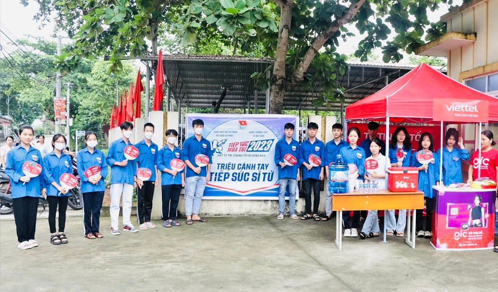 Tiếp sức mùa thi tại huyện Trấn Yên, tỉnh Yên Bái.