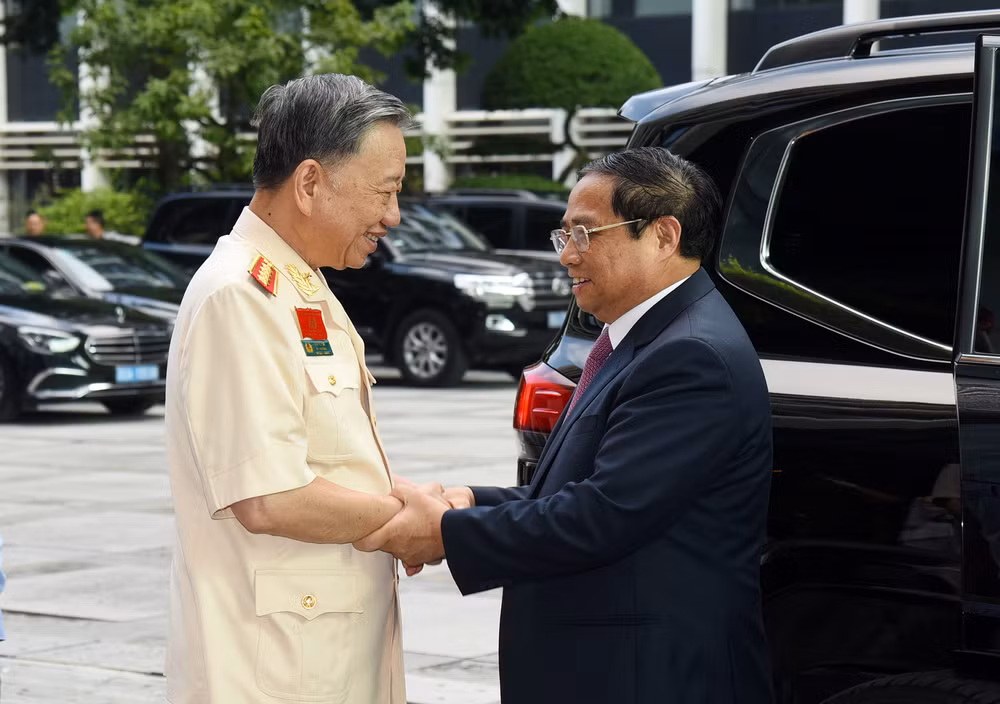 Thủ tướng Phạm Minh Chính đến dự và phát biểu tại Đại hội thành lập Hội Cựu Công an nhân dân Việt Nam.