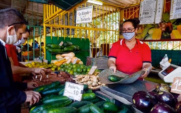 Một góc chợ tại thủ đô La Habana. (Ảnh GRANMA.CU)