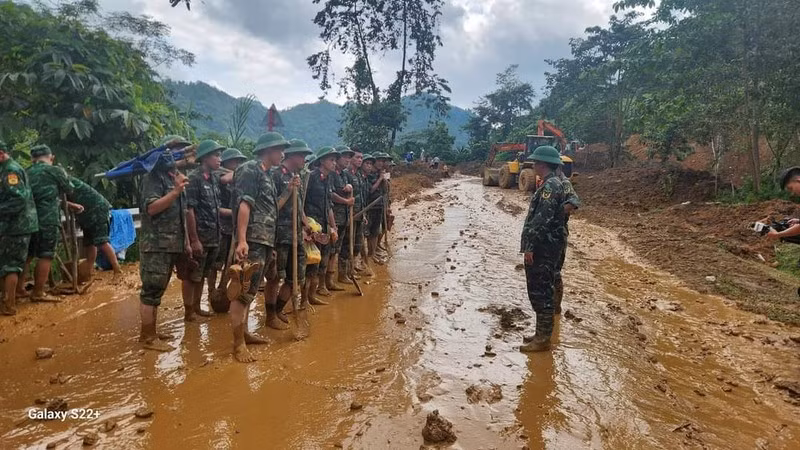 Vụ sạt lở đất tại Km10+950, thôn Tả Mò, xã Yên Định, huyện Bắc Mê vào sáng 13/7.