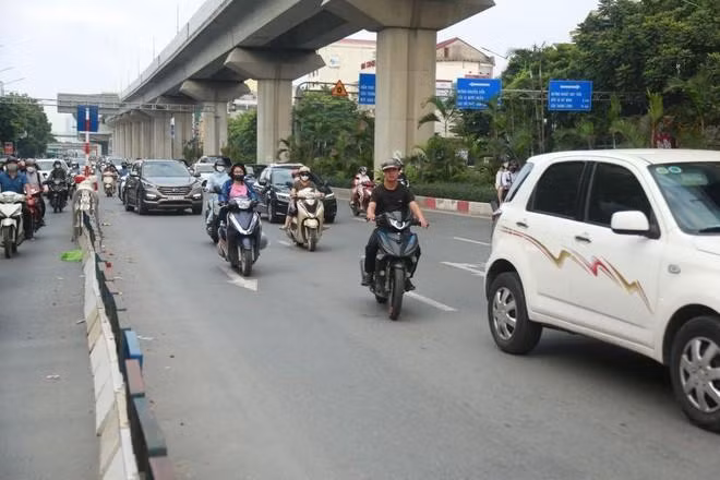 Việc thực hiện phân làn trên đường Nguyễn Trãi bước đầu đã có những chuyển biến tích cực. 