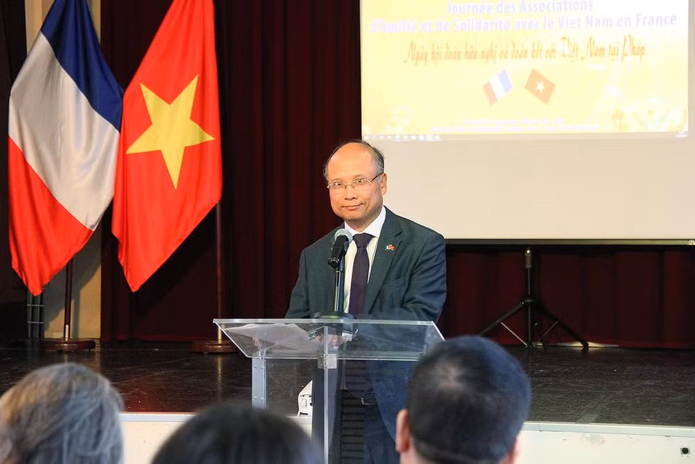 Đại sứ Đinh Toàn Thắng bày tỏ tin tưởng rằng thế hệ trẻ tích cực phát huy truyền thống đoàn kết, hữu nghị Việt Nam-Pháp.