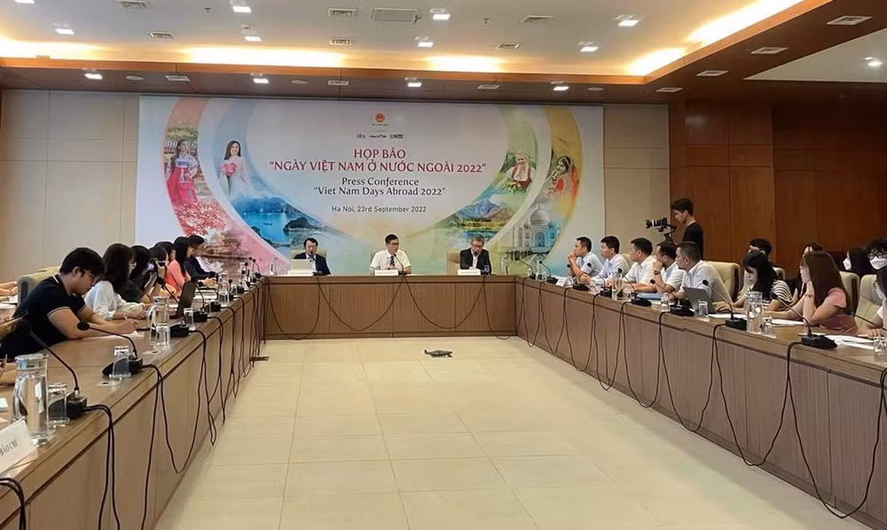 Quang cảnh họp báo.