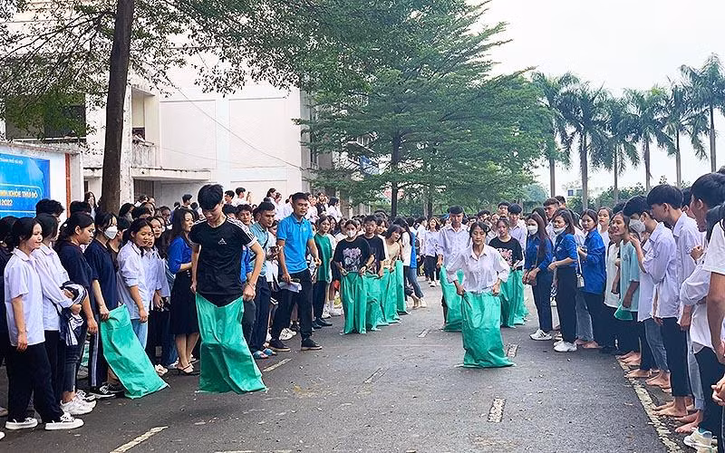 Đoàn viên, học sinh Thủ đô sôi nổi tham gia Ngày hội.