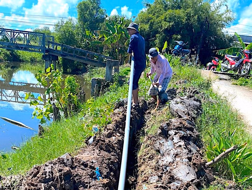 Thi công mở rộng tuyến ống cấp nước sạch sinh hoạt phục vụ dân trên địa bàn xã xã Lý Văn Lâm, thành phố Cà Mau, tỉnh Cà Mau.