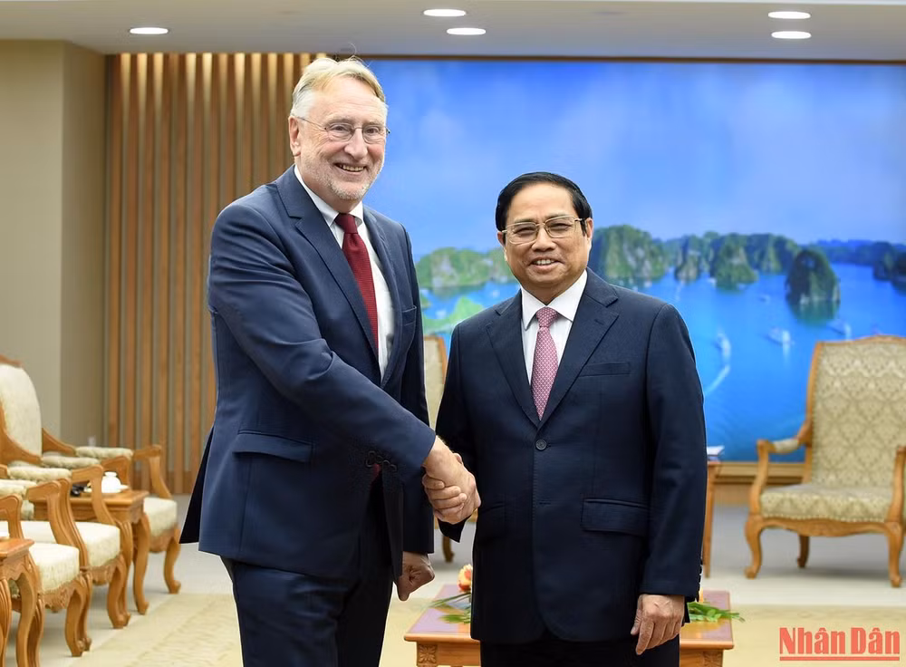 Thủ tướng Phạm Minh Chính đón ông Bernd Lange, Chủ tịch Ủy ban Thương mại quốc tế của Nghị viện châu Âu. 
