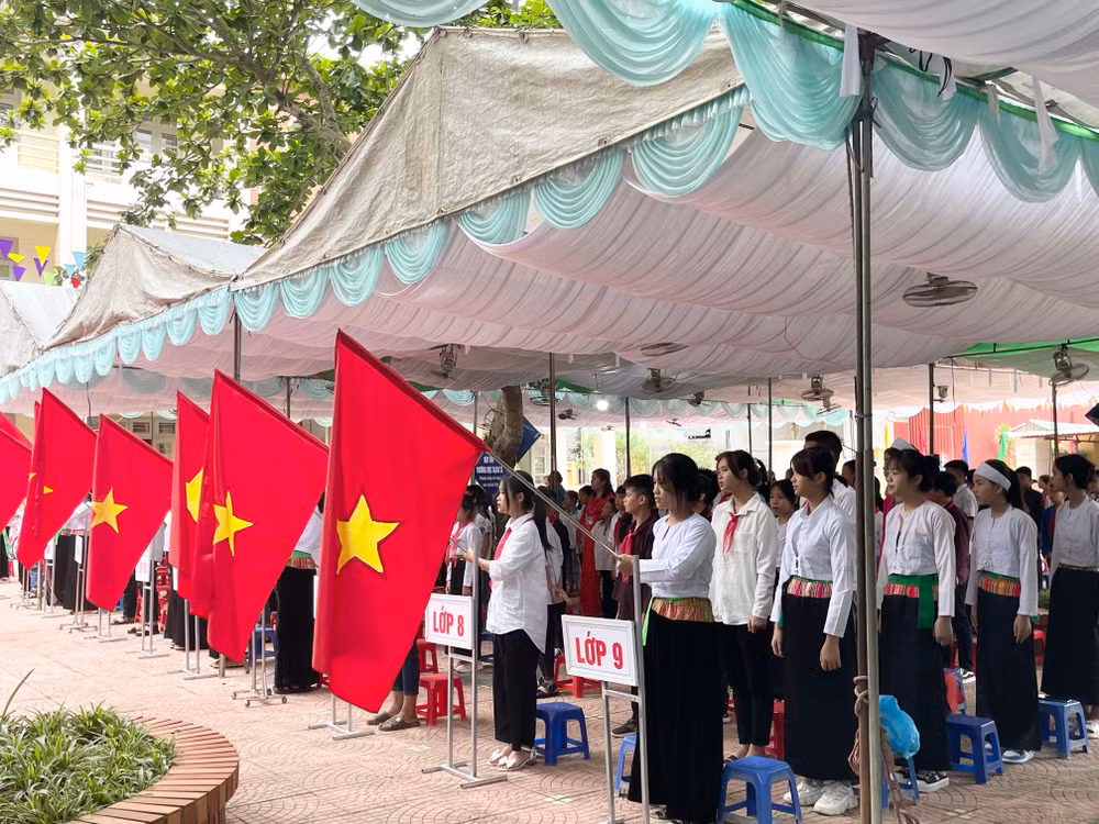 Lễ khai giảng năm học mới được tổ chức trang trọng tại Trường Phổ thông Dân tộc bán trú Tiểu học và Trung học cơ sở Thung Nai, Cao Phong, Hòa Bình.