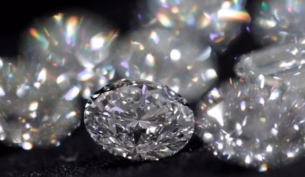Những viên kim cương được nhà sản xuất kim cương Alrosa trưng bày giới thiệu tại Moskva, Nga ngày 13/2/2019. (Ảnh: Reuters)