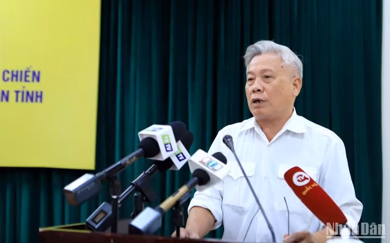 Ông Nguyễn Hồng Hà, xã Thụy Dân, huyện Thái Thụy phát biểu ý kiến tại buổi đối thoại.