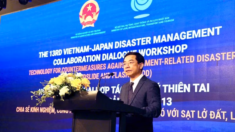 Ông Nguyễn Trường Sơn, Phó Cục trưởng Cục Quản lý đê điều và Phòng, chống thiên tai phát biểu tại hội thảo.