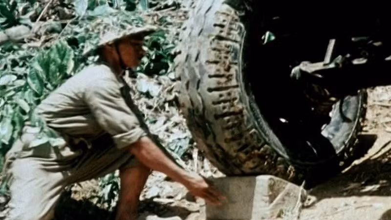 Cảnh trong phim “Đồng hành cùng lịch sử” của đạo diễn Nguyễn Quang Tuấn, Nguyễn Ánh Ngọc trình chiếu tại lễ tổng kết hoạt động nghệ thuật năm 2024.