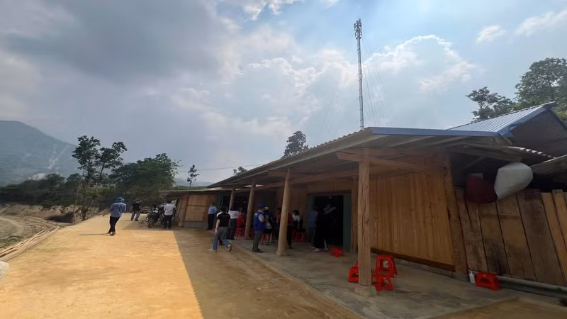 Hộ gia đình được nhận hỗ trợ của tổ chức IOM để di rời và xây dựng trên khu vực an toàn tại xã Nậm Khánh, Bắc Hà, Lào Cai.