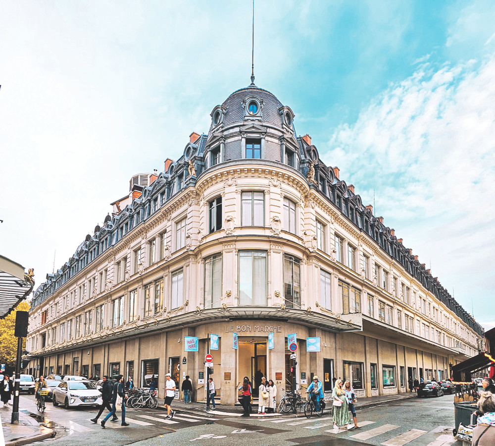 Cửa hàng bách hóa tổng hợp Au Bon Marché.