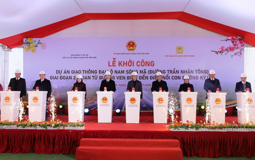 Các đại biểu phát lệnh khởi công, thực hiện dự án.