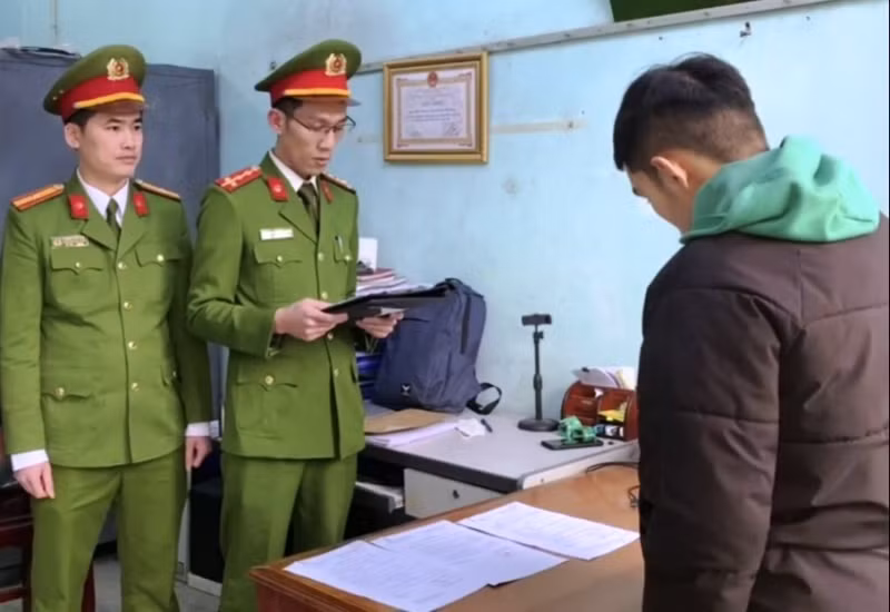 Cơ quan chức năng thi hành Lệnh bắt tạm giam bị can.