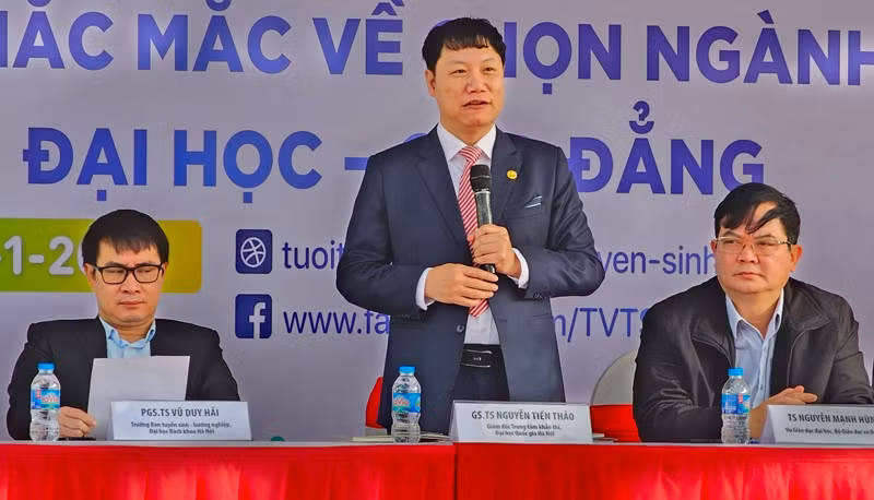 Đại diện Đại học Quốc gia thông tin về công tác tuyển sinh 2024.