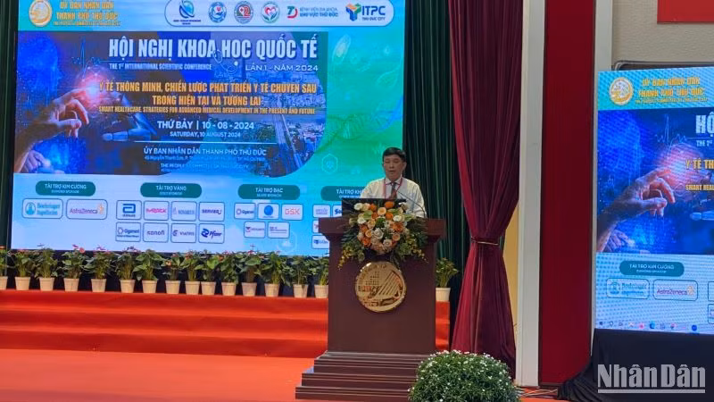 Ông Nguyễn Kỳ Phùng, Phó Chủ tịch Ủy ban nhân dân thành phố Thủ Đức phát biểu khai mạc hội nghị.