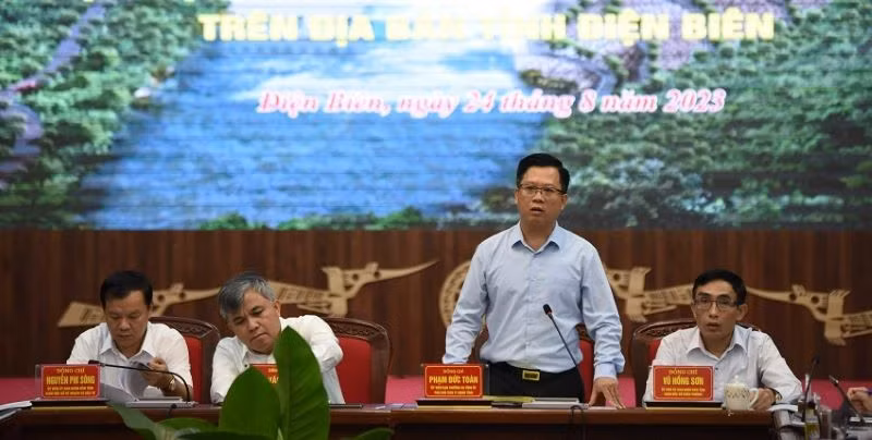 Đồng chí Phạm Đức Toàn, Phó Chủ tịch Thường trực Ủy ban nhân dân tỉnh Điện Biên, phát biểu chỉ đạo tại buổi gặp mặt nhà đầu tư. 