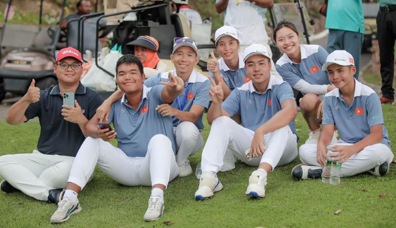Đội tuyển golf Việt Nam tham dự giải. 