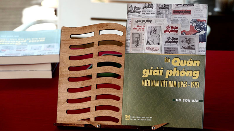 Bìa cuốn sách Báo Quân giải phóng miền nam Việt Nam (1963-1975).