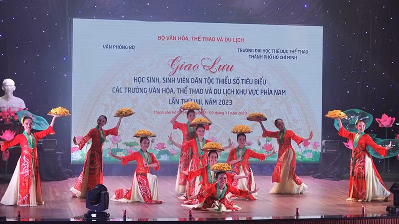 Tiết mục múa "Nồng nàn phương Nam" của trường Trung cấp múa Thành phố Hồ Chí Minh.