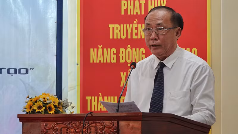 PGS.TS Nguyễn Thế Dũng, nguyên Hiệu trưởng trường Đại học Văn hóa Thành phố Hồ Chí Minh trình bày đề dẫn Hội thảo.