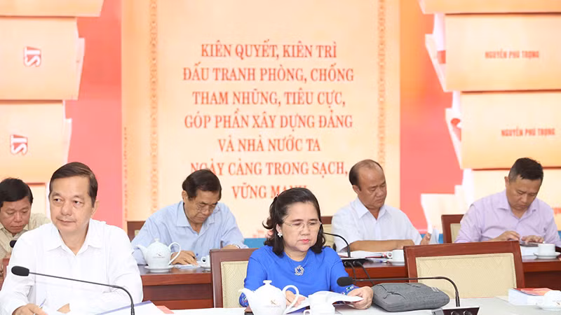 Các đại biểu tham dự hội thảo.
