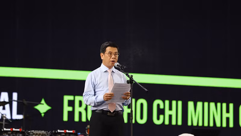 Phó Chủ tịch Ủy ban nhân dân Thành phố Hồ Chí Minh Nguyễn Văn Dũng phát biểu.