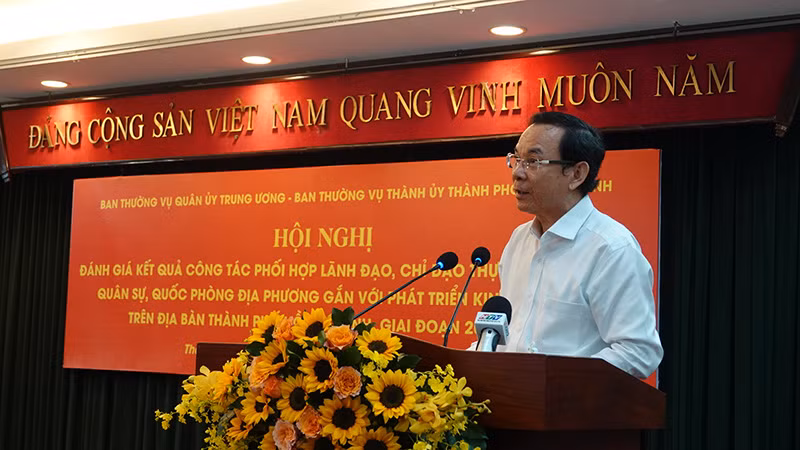 Đồng chí Nguyễn Văn Nên, Ủy viên Bộ Chính trị, Bí thư Thành ủy Thành phố Hồ Chí Minh phát biểu khai mạc hội nghị. Đồng chí Nguyễn Văn Nên, Ủy viên Bộ Chính trị, Bí thư Thành ủy Thành phố Hồ Chí Minh phát biểu khai mạc hội nghị.