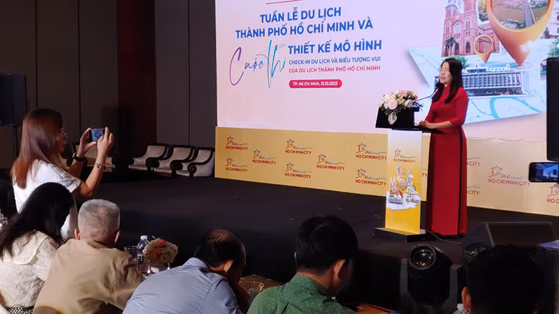 Giám đốc Sở Du lịch Thành phố Hồ Chí Minh Nguyễn Thị Ánh Hoa thông tin về sự kiện.